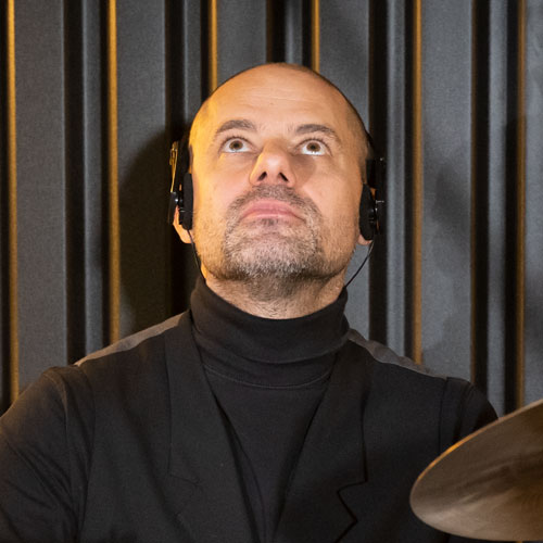 Michał Peiker perkusista zespół Hey Now