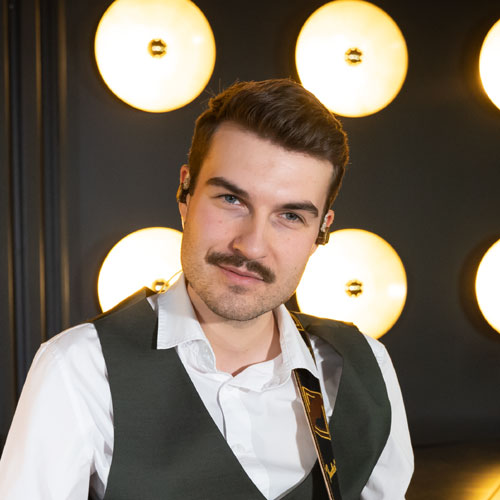 wojciech gwizdz wokalista gitarzysta zespol hey now